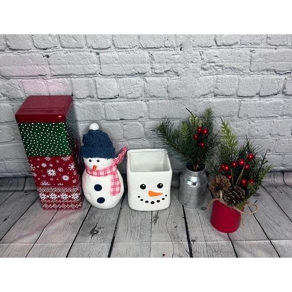 Winter Holiday Snowman Farmhouse Tin Red & Green Christmas Décor 5 Piece Lot - Picture 1 of 4
